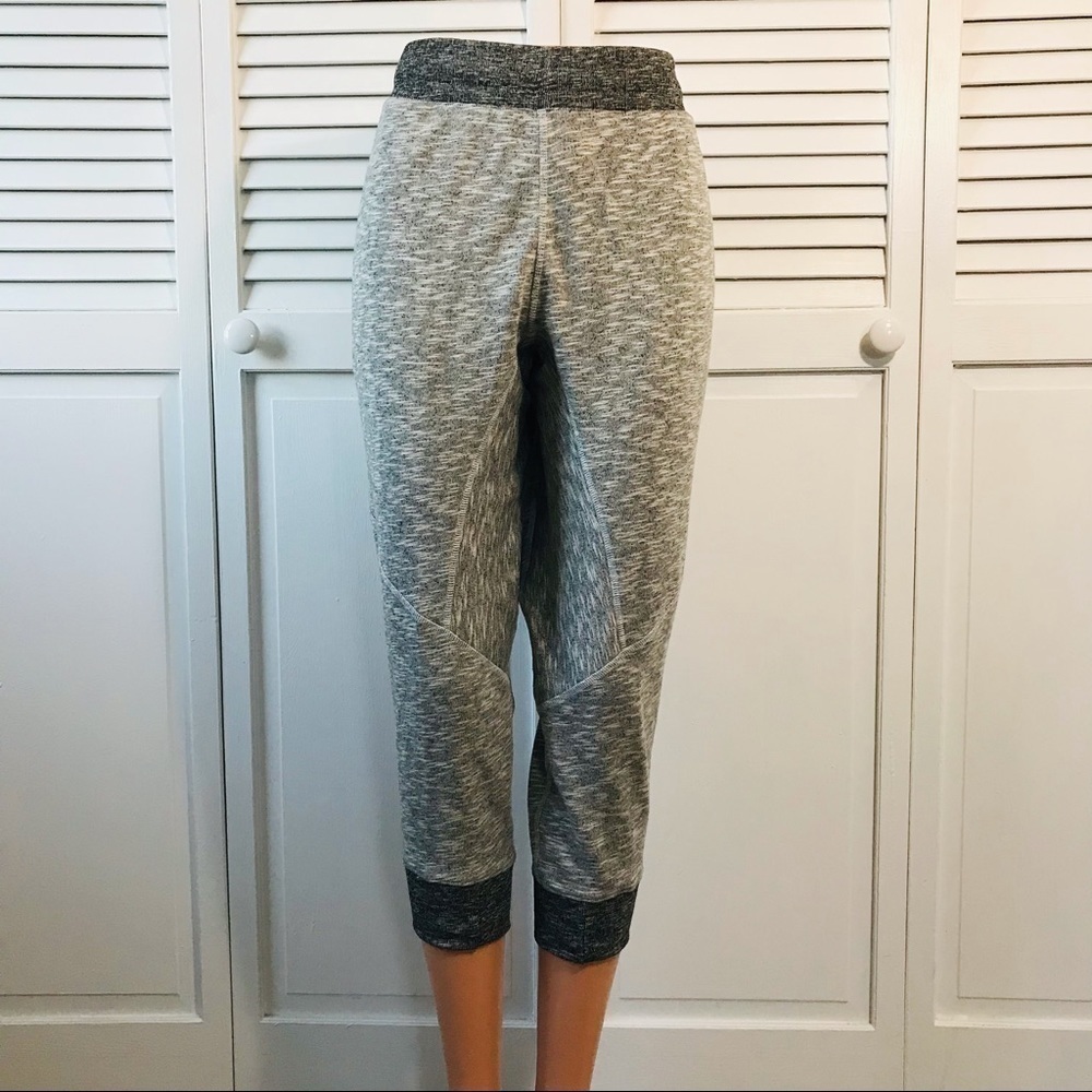 Price is firm New ADIDAS Gray Elastic Waist Cropped Sweatpants Size Medium